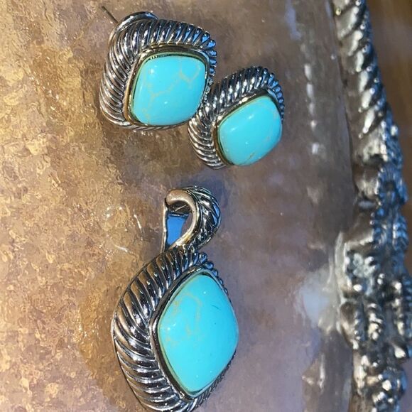 Heavy Duty Sterling Silver with Turquoise Pendant and Post Earring Set - Picture 13 of 13